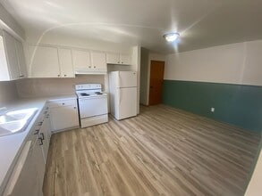 970 Grove St in Menasha, WI - Building Photo - Building Photo