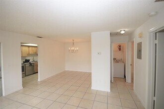 3249 Bloomingdale Villas Ct, Unit 3220 in Brandon, FL - Building Photo - Building Photo