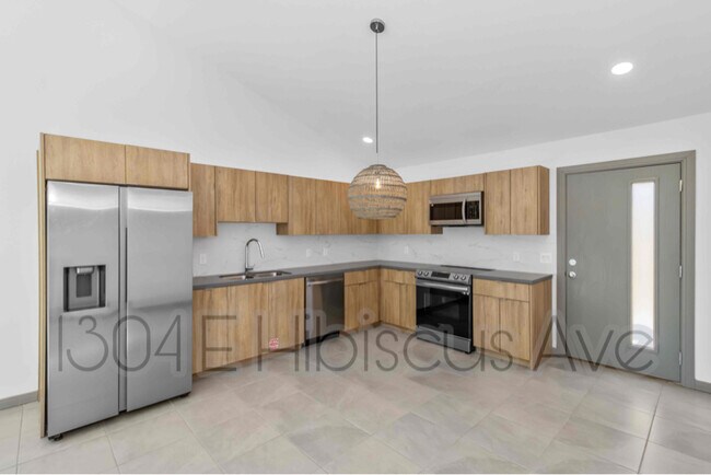 1304 E Hibiscus Ave in McAllen, TX - Building Photo - Building Photo