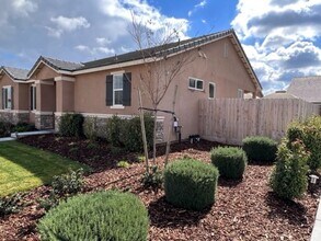 3205 N Noyes Ct in Visalia, CA - Building Photo - Building Photo