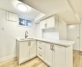 136 Campbell Ave in Hamilton, ON - Building Photo - Building Photo