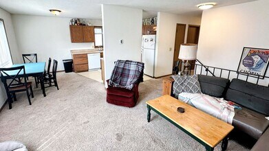 795 Weeks Ave SE in Minneapolis, MN - Building Photo - Building Photo