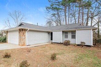 721 Pepperwood Trail in Stone Mountain, GA - Building Photo - Building Photo