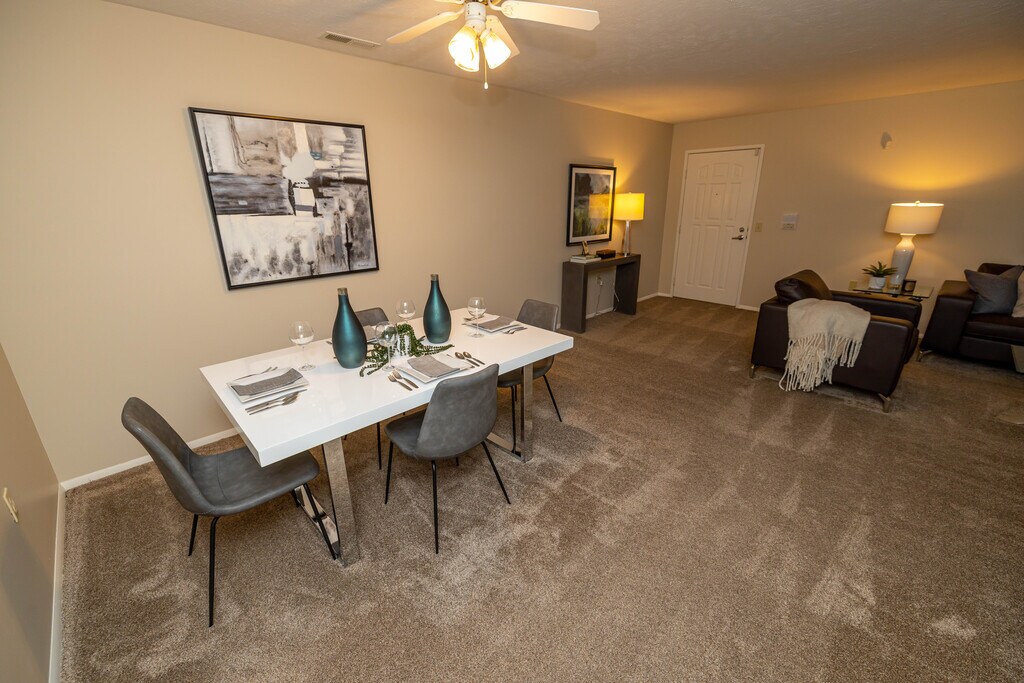 Hunters Crossing Apartments in Elyria, OH