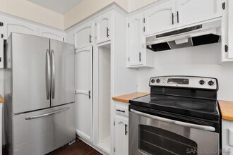 4800 Williamsburg Ln, Unit 223 in La Mesa, CA - Building Photo - Building Photo