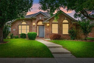 5600 Buckskin Dr in The Colony, TX - Building Photo