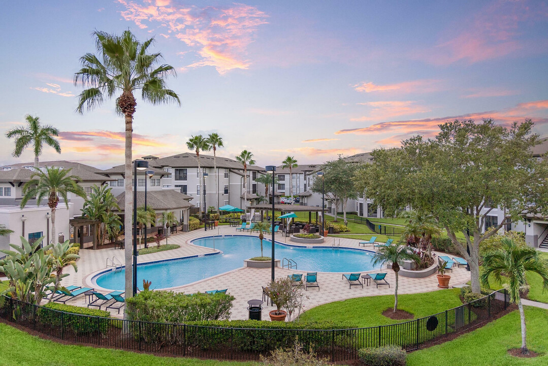 Verandahs of Brighton Bay in St. Petersburg, FL - Building Photo