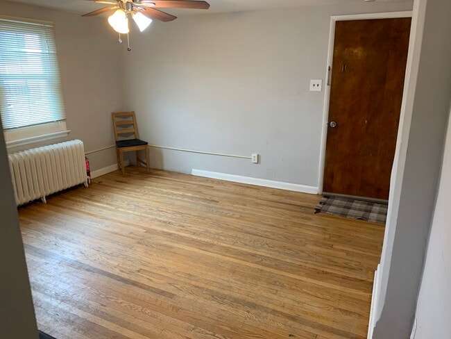 893 Penn St, Unit Apt B in Bryn Mawr, PA - Building Photo - Building Photo