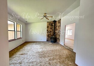 15495 Buena Vista Avenida in Sonora, CA - Building Photo - Building Photo