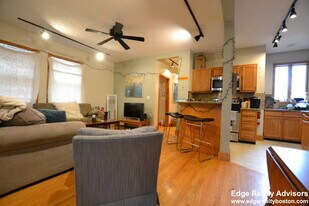 43 Bayard St, Unit 1 in Boston, MA - Building Photo