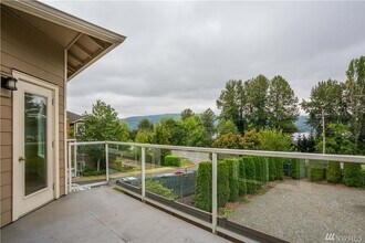 3500 E Lake Sammamish Pky SE, Unit 2-103 in Sammamish, WA - Building Photo - Building Photo