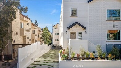 1831 1/2-1823 1/2 Westholme Ave in Los Angeles, CA - Foto de edificio - Building Photo