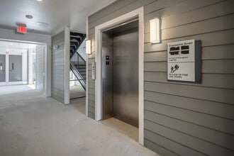 Hartwood at Spring Shadows in Houston, TX - Foto de edificio - Interior Photo
