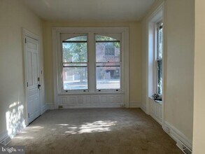 421 E High St-Unit -APT 1 in Pottstown, PA - Foto de edificio - Building Photo