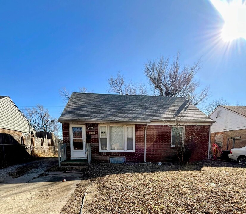 1906 N Minnesota St in Wichita, KS - Building Photo