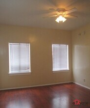 10520 Balboa Blvd. in Granada Hills, CA - Building Photo - Interior Photo