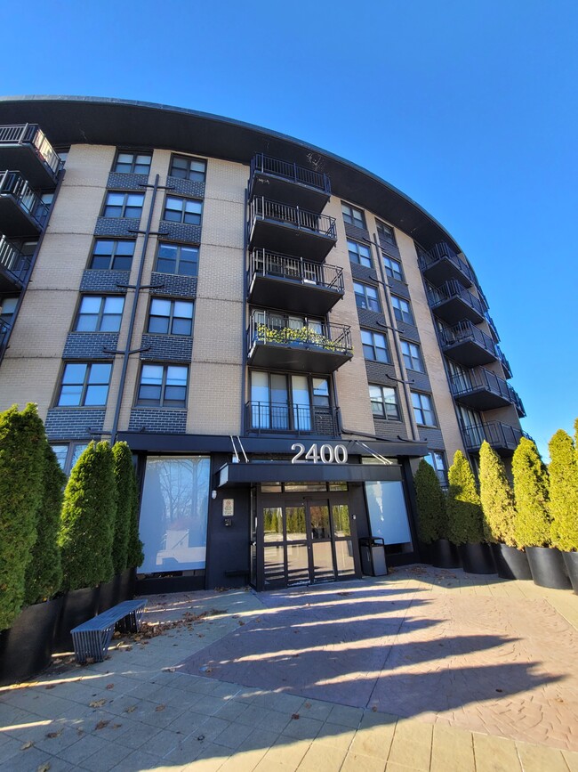 2400 Hudson Terrace, Unit 3A