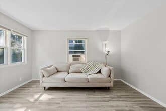 928 8th Ave S in South St. Paul, MN - Foto de edificio - Building Photo