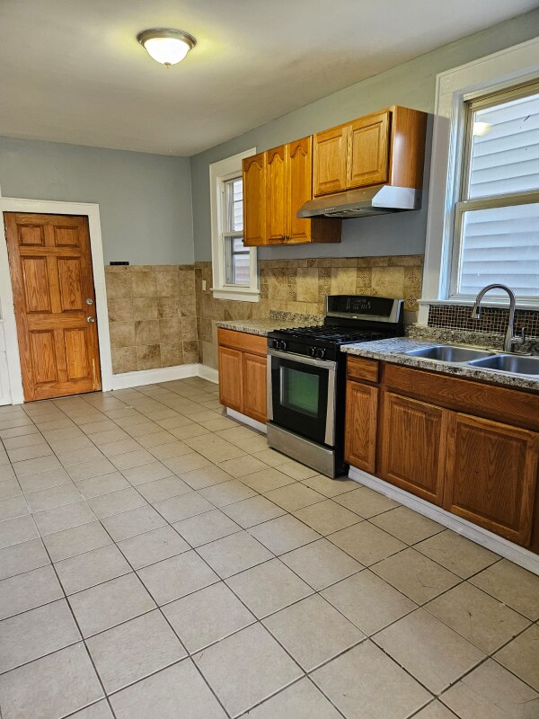 163 E 23rd St, Unit 1 in Paterson, NJ - Building Photo - Building Photo