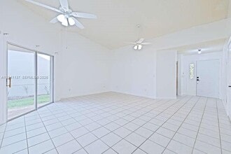642 SE 22nd Dr in Homestead, FL - Building Photo - Building Photo