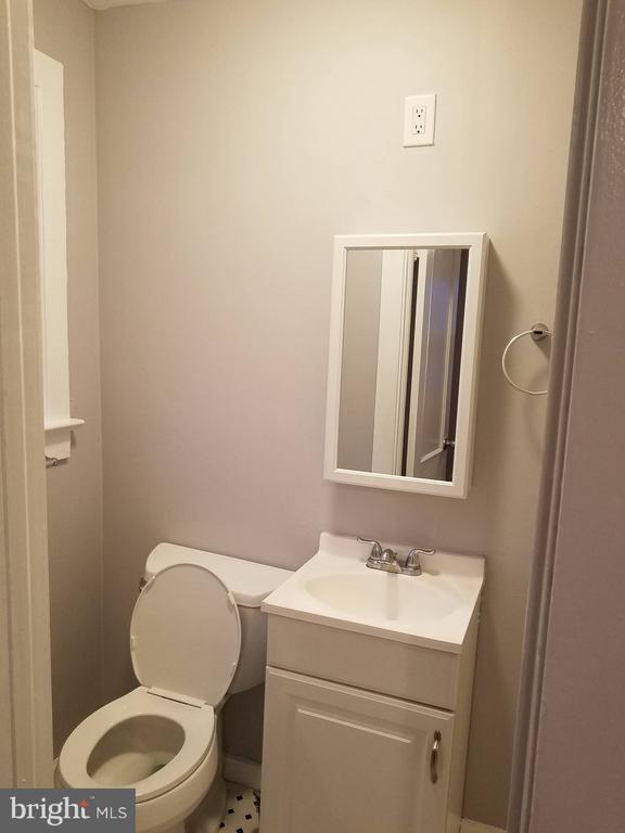 property at 7 E Main St