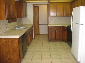 2607 Wood Hollow Ct in Norman, OK - Building Photo