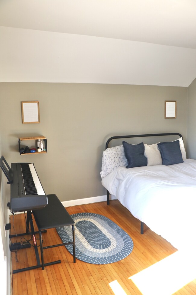1401 5th St NE, Unit Upper Unit in Minneapolis, MN - Building Photo - Building Photo