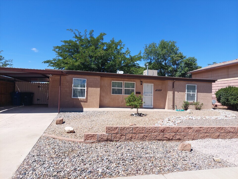 10713 Fairbanks Rd NE in Albuquerque, NM - Building Photo