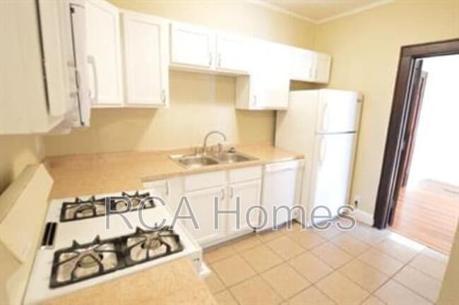 property at 2527 Shelby St