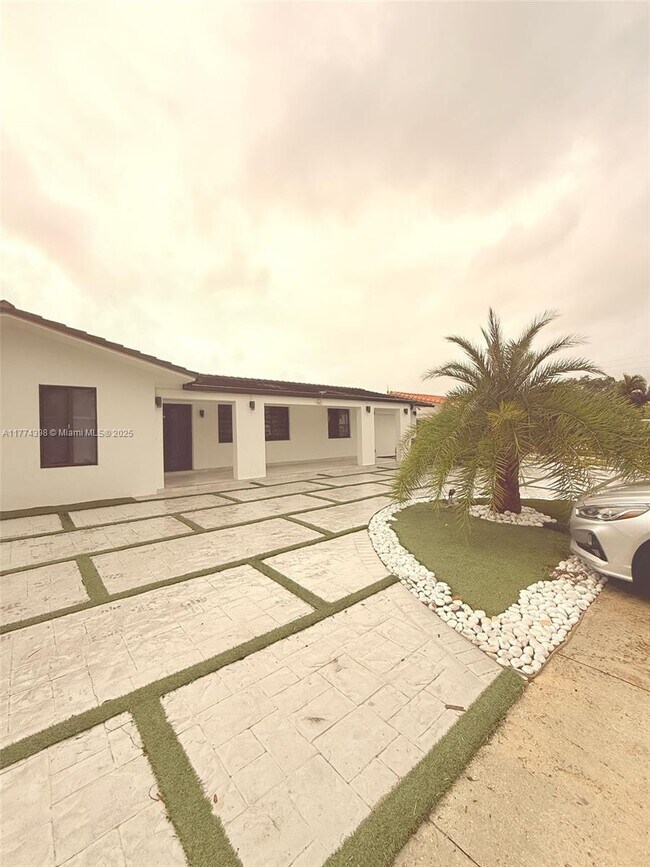 960 W 33rd Pl in Hialeah, FL - Building Photo - Building Photo