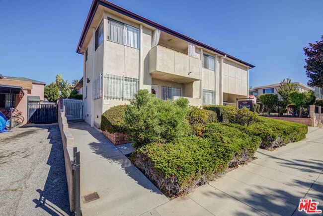 305 E Plymouth St in Inglewood, CA - Building Photo - Building Photo