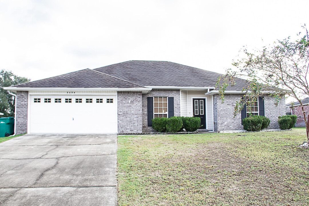 2256 Lewis St in Crestview, FL - Building Photo