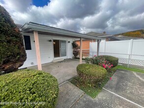 708 Woodmere Ave in Dickson City, PA - Building Photo - Building Photo