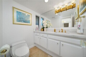 67 Sea Island Dr in Newport Beach, CA - Building Photo - Building Photo