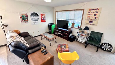 133 27th Ave SE in Minneapolis, MN - Building Photo - Building Photo