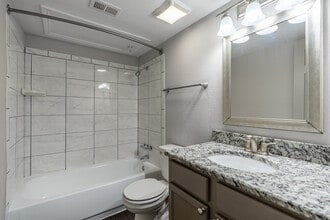 The Brix Apartments in Dallas, TX - Foto de edificio - Interior Photo