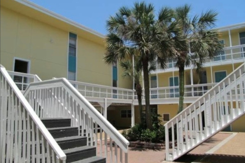 Ferry Road Apartments in Galveston, TX - Foto de edificio