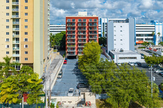 Emerald Plaza Condominiums in Miami, FL - Building Photo - Building Photo