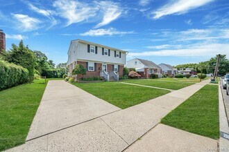 508 Chamberlin St in East Meadow, NY - Building Photo - Building Photo