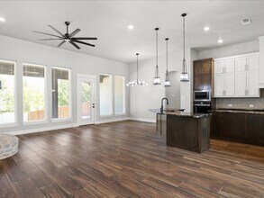 8103 Oak Hollow Dr in Arlington, TX - Building Photo - Building Photo