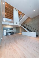 717 N Highland Ave in Los Angeles, CA - Building Photo