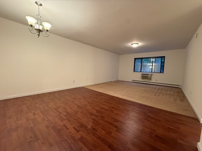 1274 River Rd, Unit 208 Undercliff Ave B6 in Edgewater, NJ - Building Photo - Building Photo