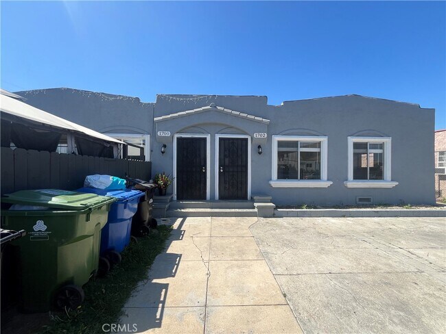 1702 W 60th St in Los Angeles, CA - Building Photo - Building Photo