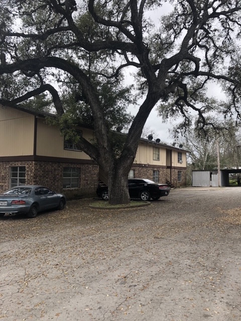 Pryor Square in Goliad, TX - Building Photo