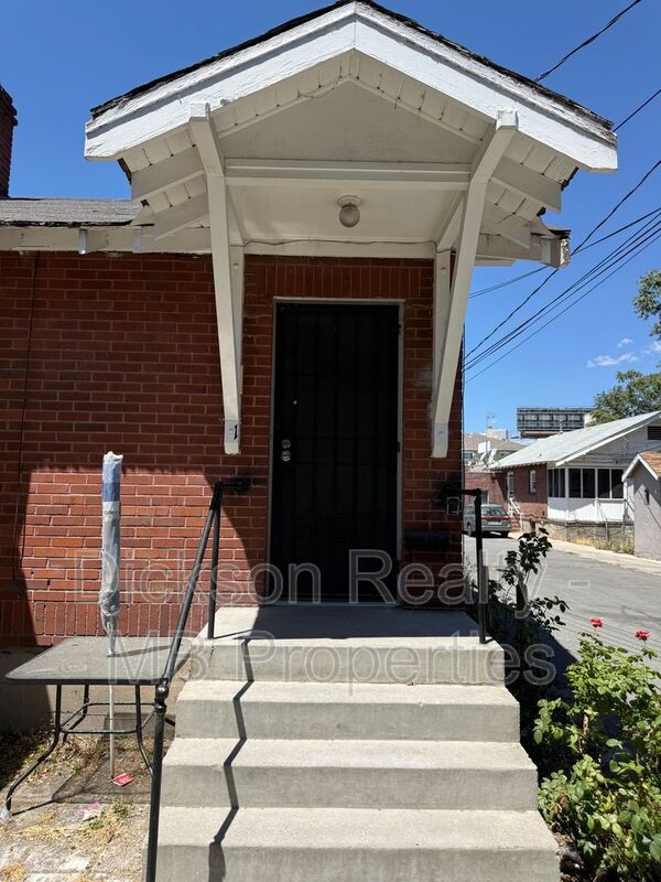 property at 56 1/2 S Wells Ave