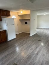 4864 Spring Rd in Huntington, WV - Foto de edificio - Building Photo
