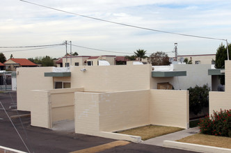 Papago View Apartments in Phoenix, AZ - Building Photo - Building Photo