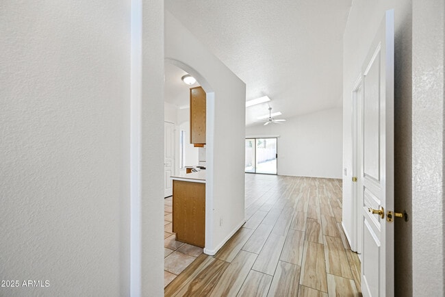 2535 E Parkside Ln in Phoenix, AZ - Building Photo - Building Photo
