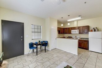 420 N Pleasant Valley Rd in Austin, TX - Building Photo - Building Photo