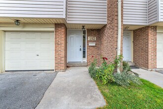 700 Osgoode Dr in London, ON - Building Photo - Building Photo